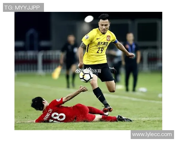 权健与恒大巅峰对决直播盛况回顾及精彩瞬间分析